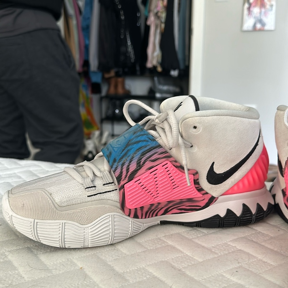 Worn once Nike men’s sneakers, size 9